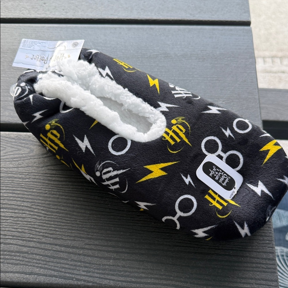Warner Bros. Black and Yellow Harry Potter Fleece Slipper Socks
